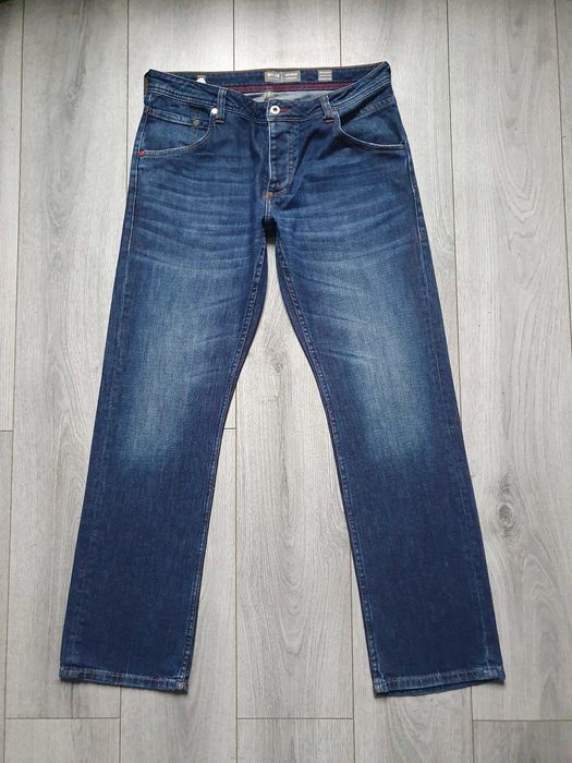 Blugi MUSTANG "Michigan" Straight - Marime W33 L32 (Talie 88 cm)