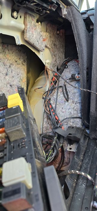 Теглич оригинален Tule Mercedes w203 комби. Два ключа.