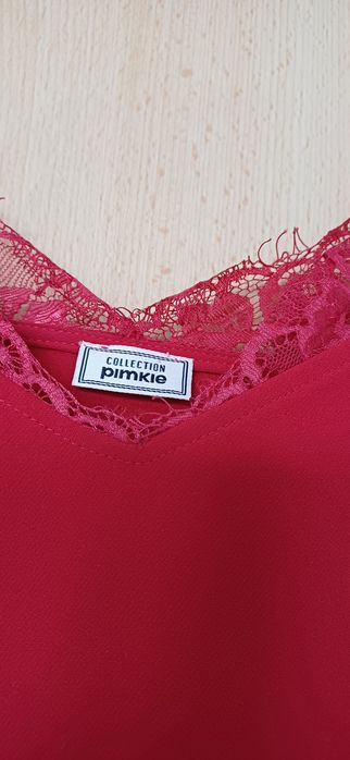 rochie roșie,  superbă