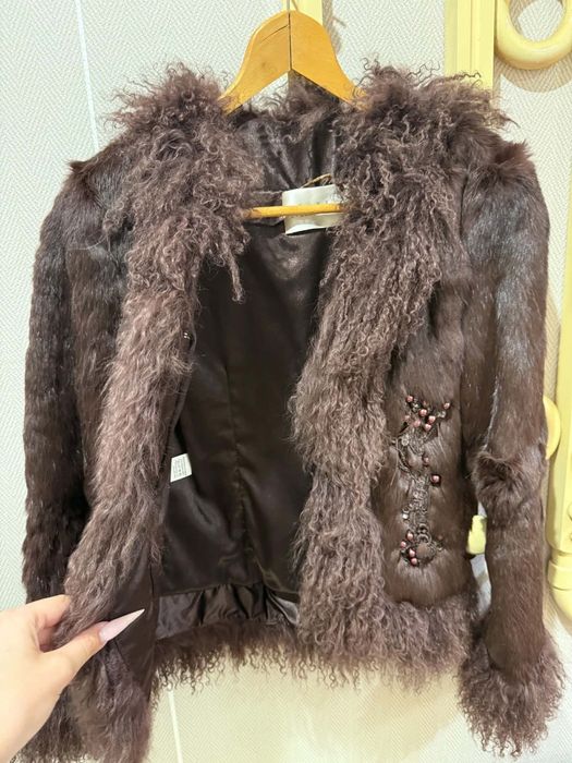 MaxMara.Кафяво кожухче от естествена заешка кожа с косъм.