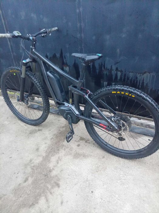 Добре поддържано електрическо колело, подобрено части, готово за каране