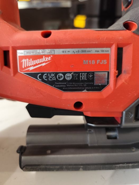 Акумулаторен безчетков прободен трион зеге Милуоки Milwaukee M18 FJS