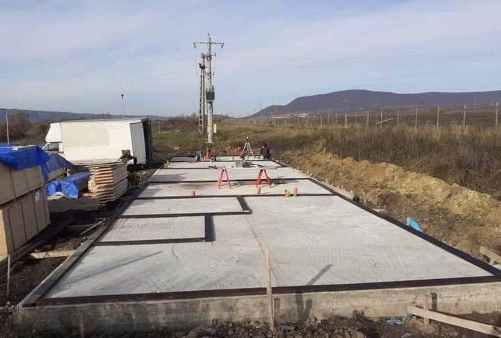 Vand case modulare pe structura metalica