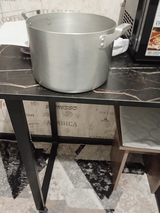 Продам кастрюлю алюминиевый.