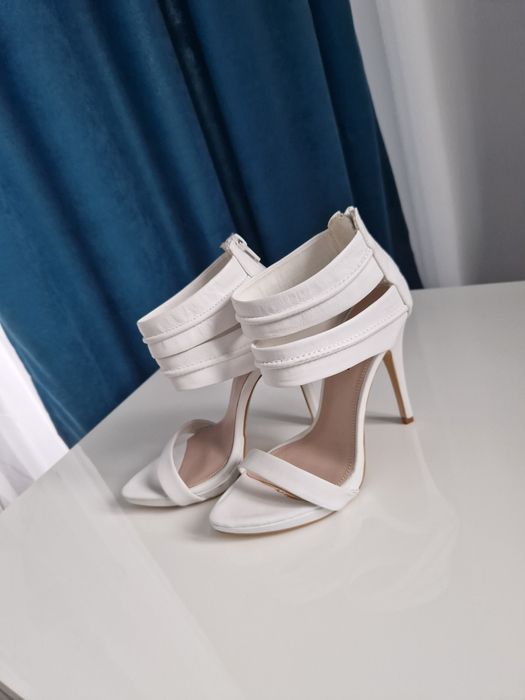 ZARA, sandale elegante, albe, 37