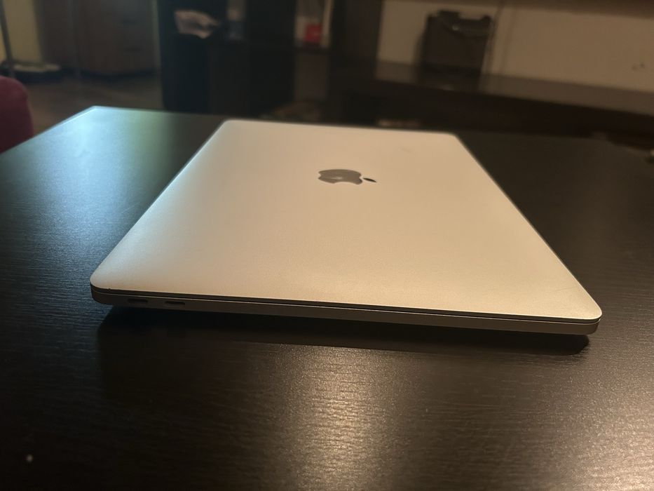 Macbook Pro 13" A1708 i5 8 GB RAM 128 GB SSD 269 cicluri