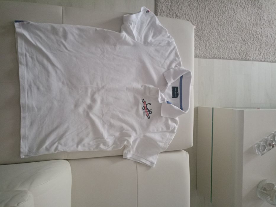 Vând tricou polo,calitate,in stare perfecta,produs original, daniel H.