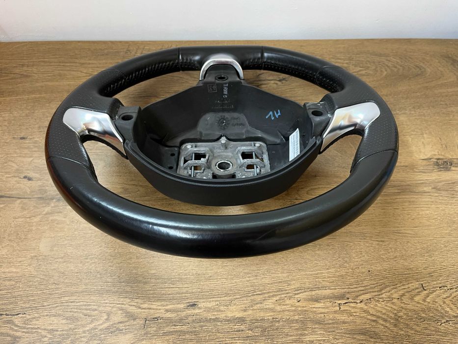 Оригинални с перфорирана кожа волани Peugeot 3008 Пежо pejo