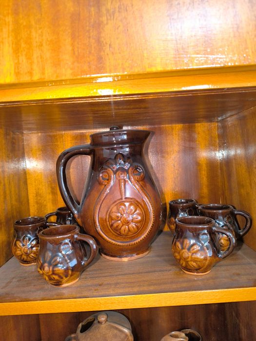 Стари керамични чаши
