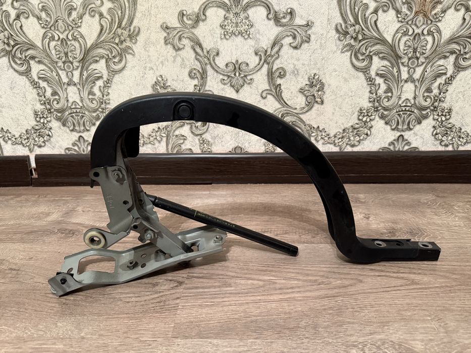 Петля багажника