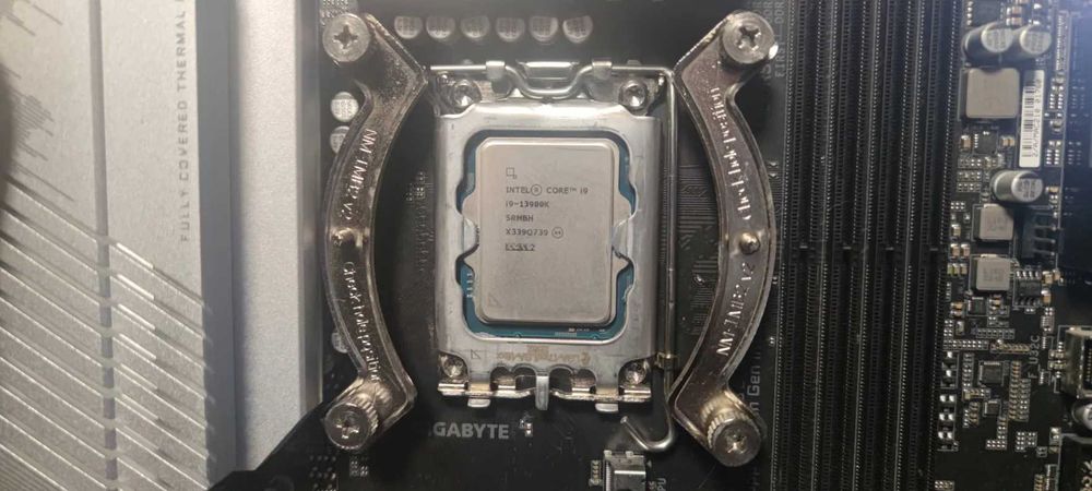 Procesor i9 13900K + Placa de baza GIGABYTE B760M AORUS ELITE AX