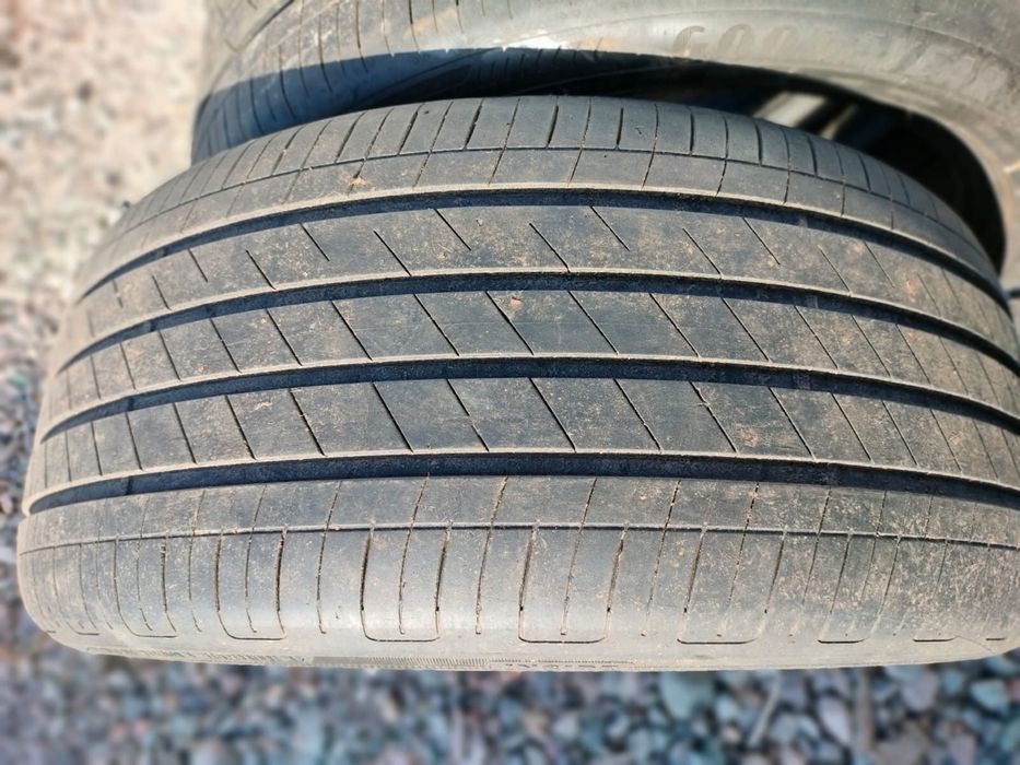 Продам комплект шин Goodyear Efficient R21