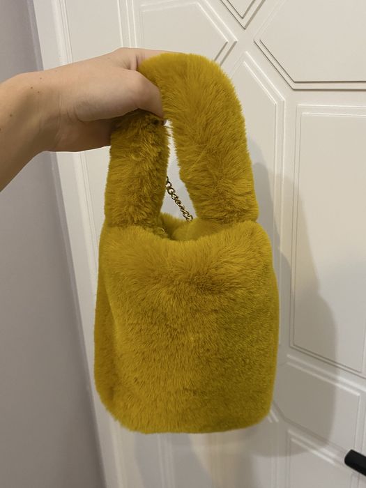 Сумка Zara, жёлтая меховая