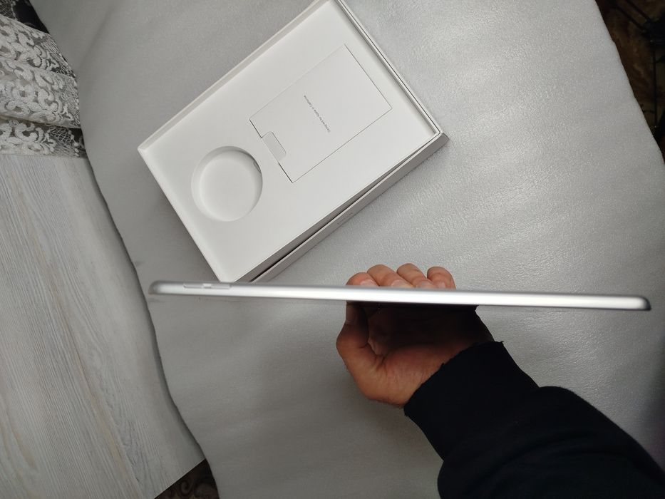 Продается iPad 7 Generation 128Gb Silver полный комплект