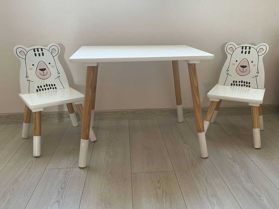 Детска маса с два стола