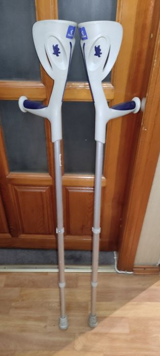 Продаются костыли.