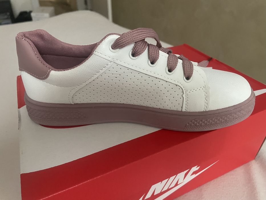 Спортни обувки номер 37