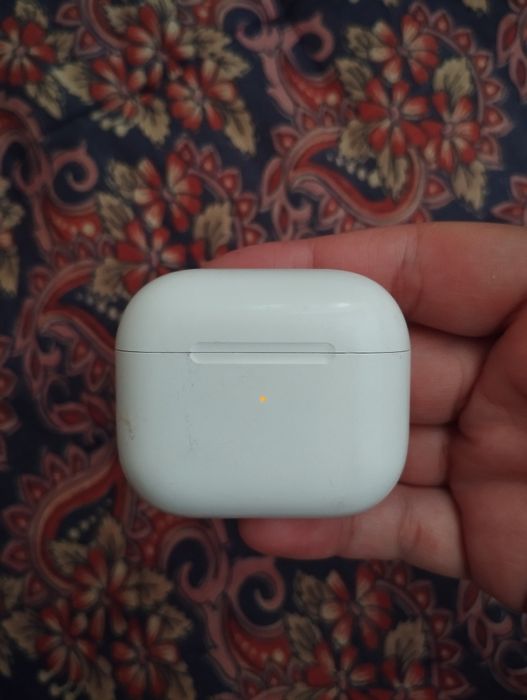 Air pods bluetoohli naushnil