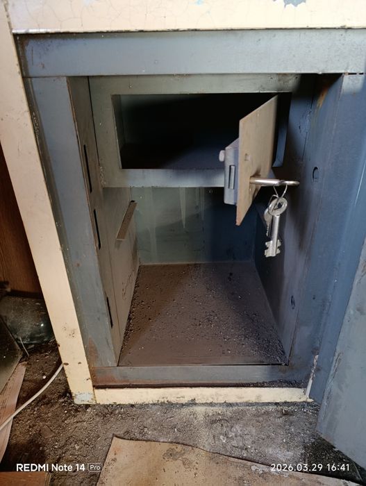 Сейф металлический