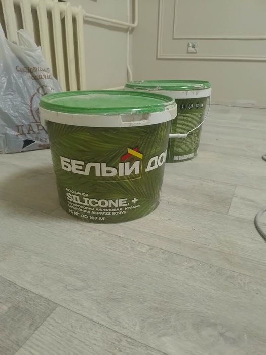 Водоэмулсиеный краска,серо-коричневый цвет. 25кг,хватает на 167 кв М