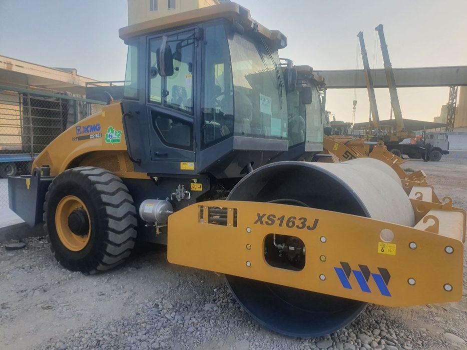 Вибрационный каток XCMG XS163J