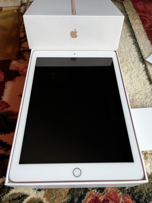 Ipad generația 6-Rose Gold.