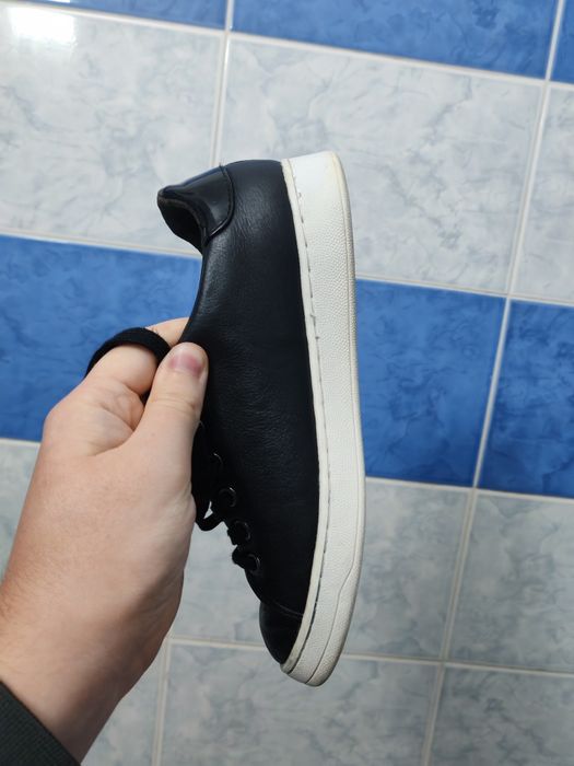 Adidași Guess Loven Logo Statement