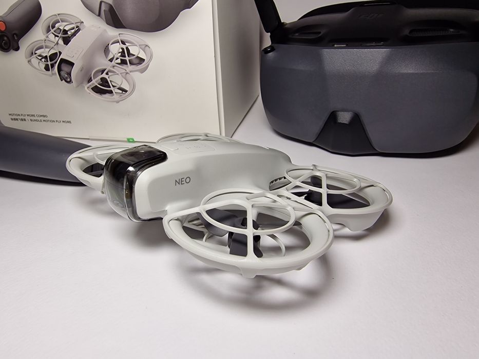 DJI Neo Motion Fly Combo