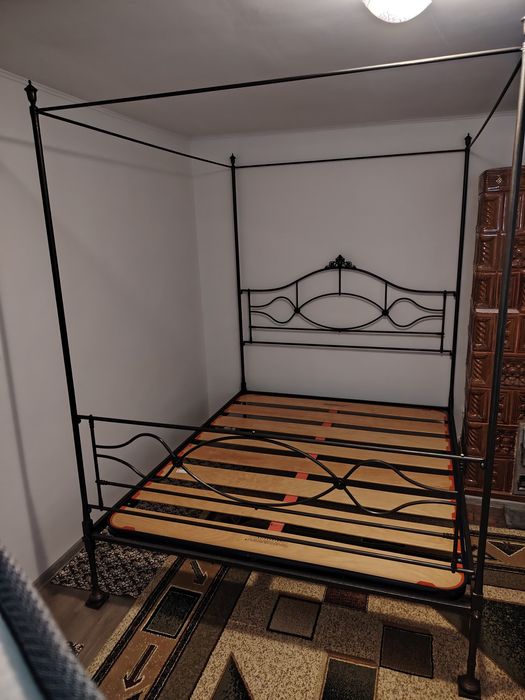 Vând pat fier forjat