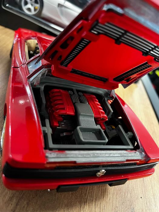 Метална колекционерска количка модел BURAGO FERRARI  1984г.1:18