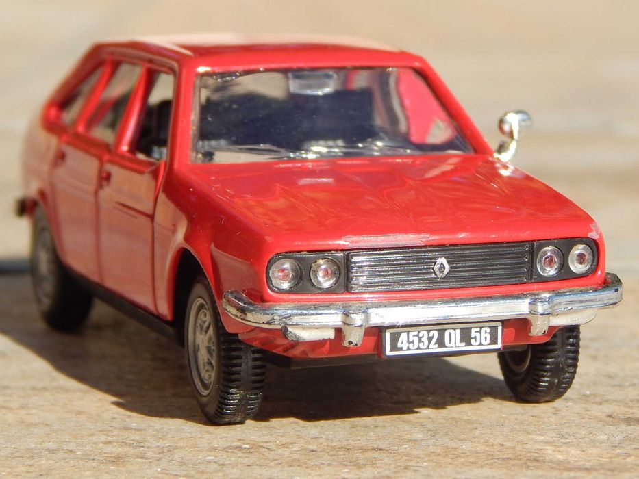 Macheta Renault 30 1975–1984 scara 1:43 Norev Franta uzata