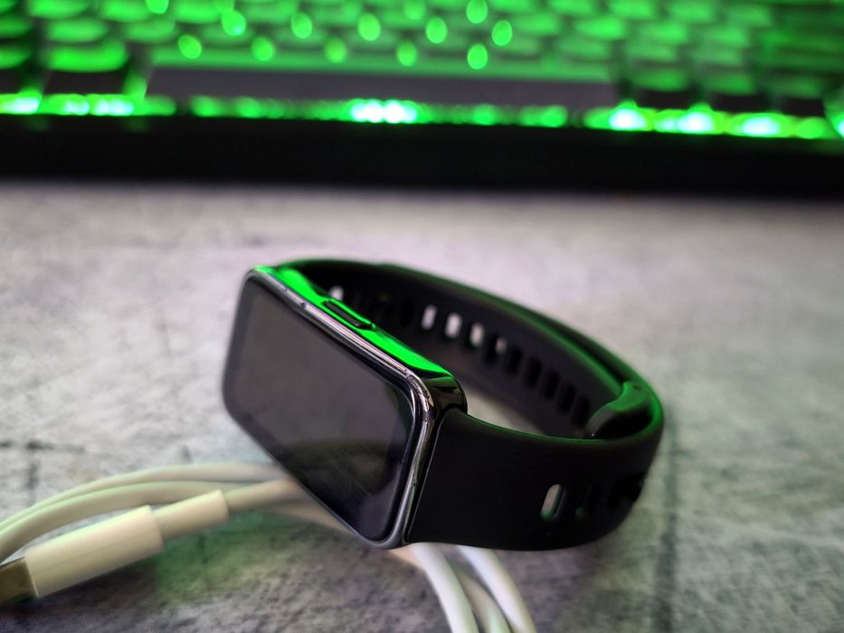 Vând brățară fitness Huawei Band 9