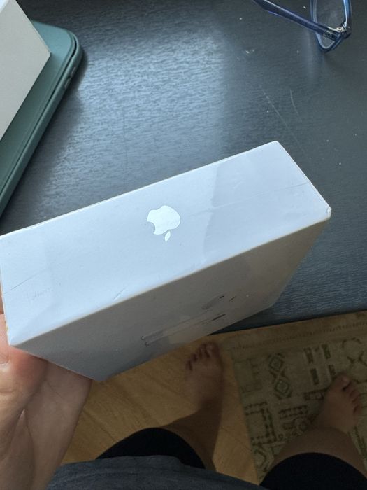 Apple AirPods 2 (Wireless Charging Case)