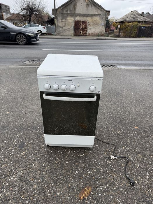 Vand aragaz cu patru ochiuri