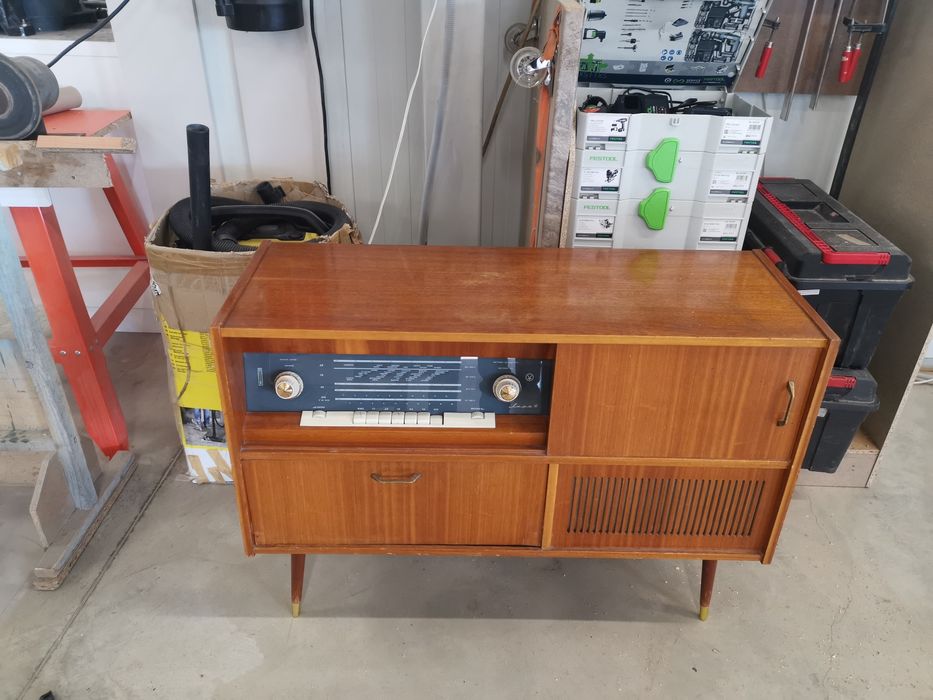 Ретро радио лира 10