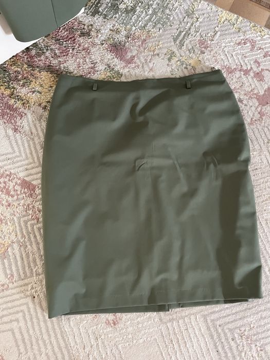 Продается костюм: пиджак и юбка