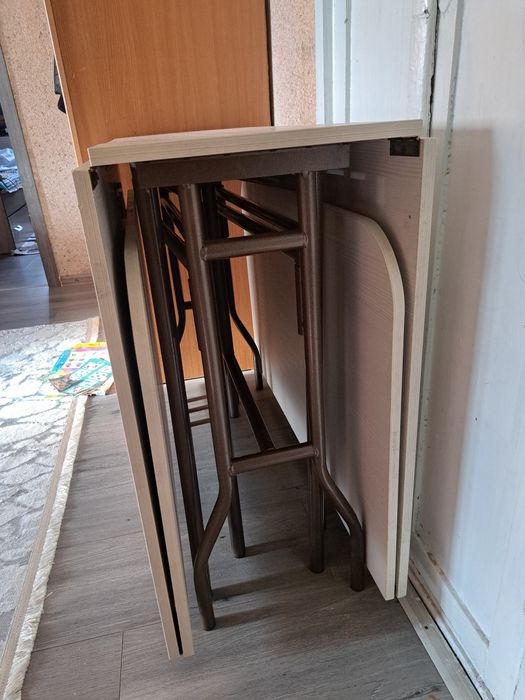 Продам стол книжку