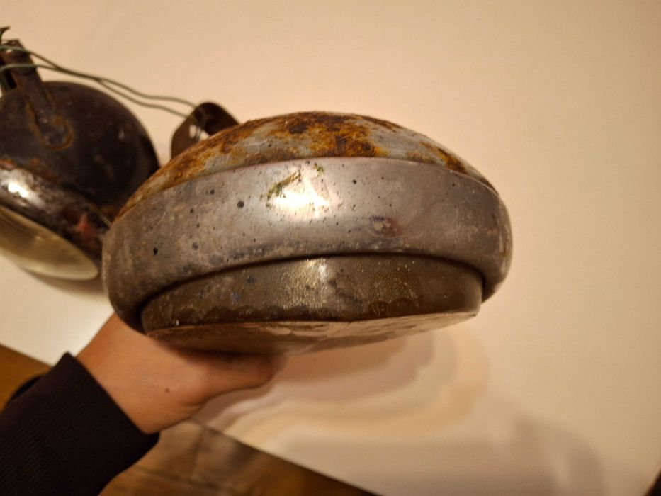 Два стари фара за ретро мотоциклет или друго превозно средство