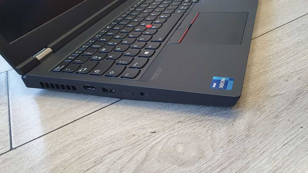 Amanet F28: Laptop Lenovo ThinkPad P15 XEON Gen 2 1TB NOU!