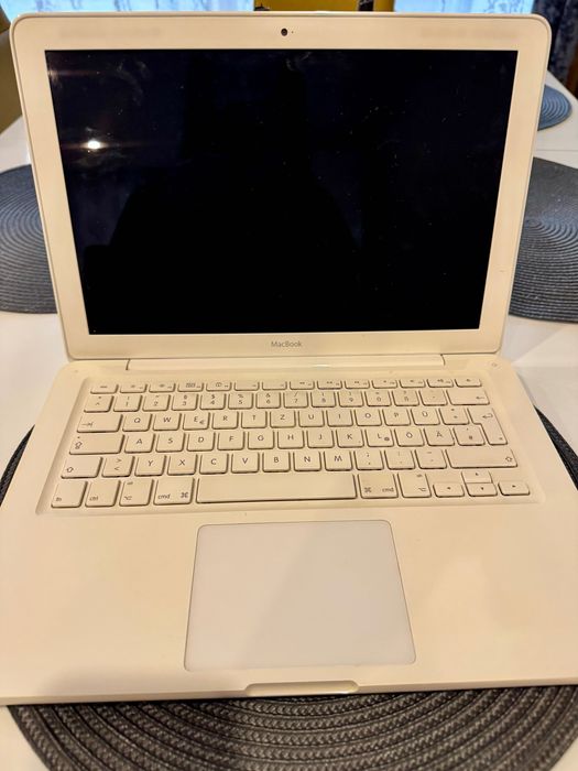 Продавам MacBook A1342