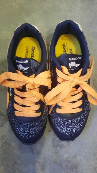Tenesi Adidasi baieti Reebok marimea 30, 18,5 cm, stare foarte buna