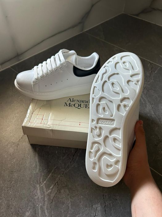 Adidași Alexander McQueen