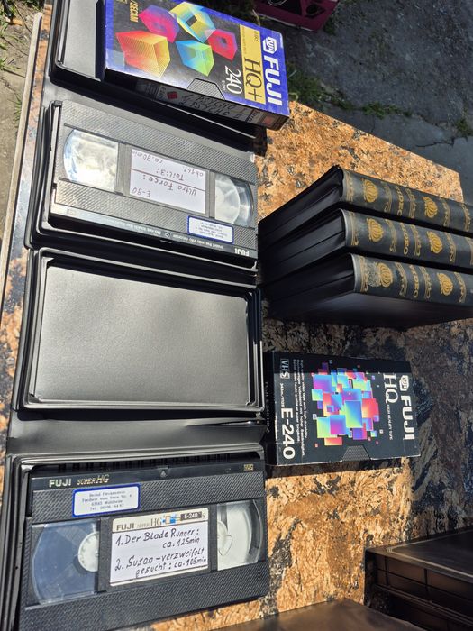 Vând Lot 45 casete video VHS originale Fuji de  la 30-240 minute colectie de filme diferite genuri