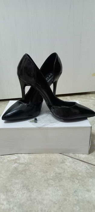 Pantofi cu toc stilleto 39,noi