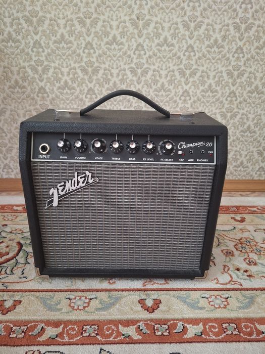 Squier FSR Affinity Stratocaster и Fender Champion 20