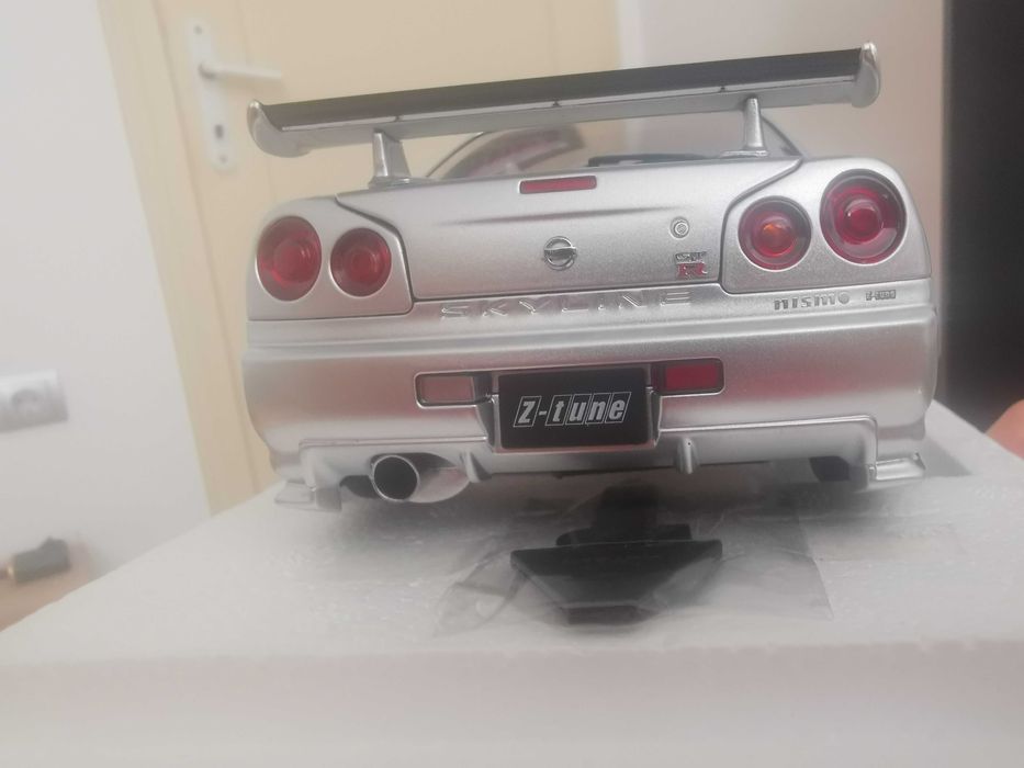 Autoart 1:18 Nissan skyline R34 GTR
