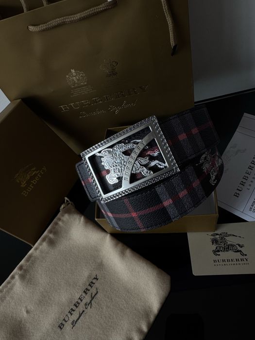 Curea burberry noua