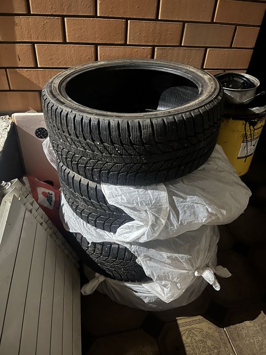 Резина липучки новая Астана 225/40R18 Triangle