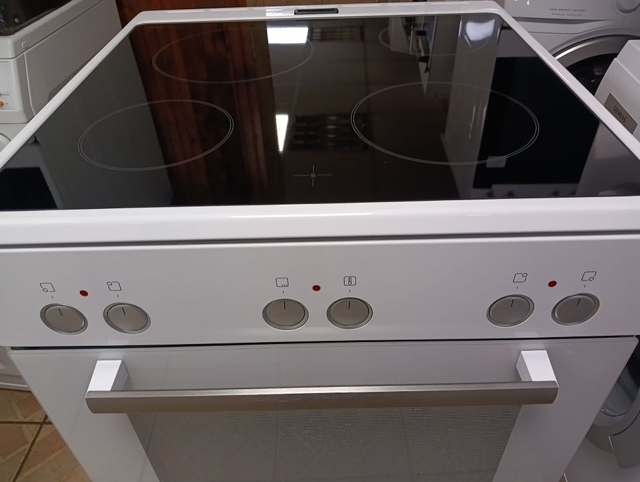 Като нова свободно стояща печка Бош Bosch с 2 години гаранция!