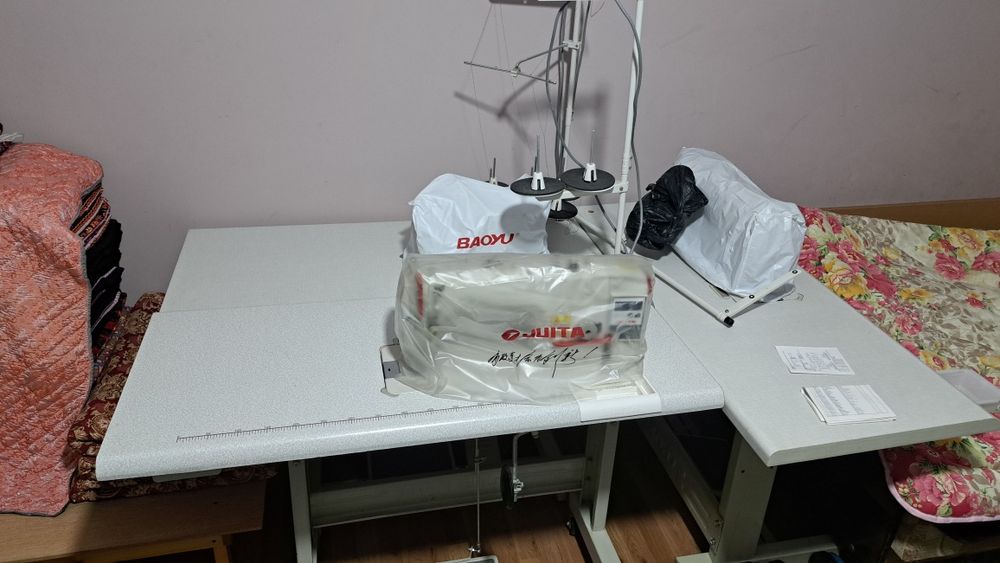 Продаются 2 швейные машины и 1 аверло всё в месте